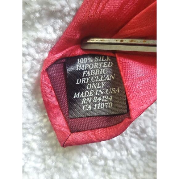 Vintage 100% Silk Cleveland Indians Wahoo Feather Neck Tie Red Blue USA - Picture 4 of 8